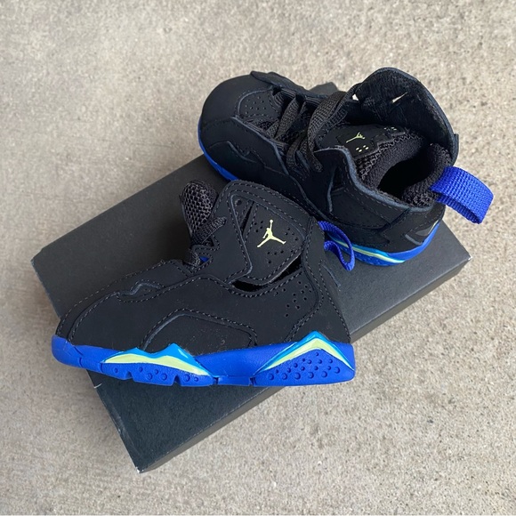 NWT Jordan True Flight Toddler Sneaker Size 4C Black and Royal Blue - Picture 4 of 16